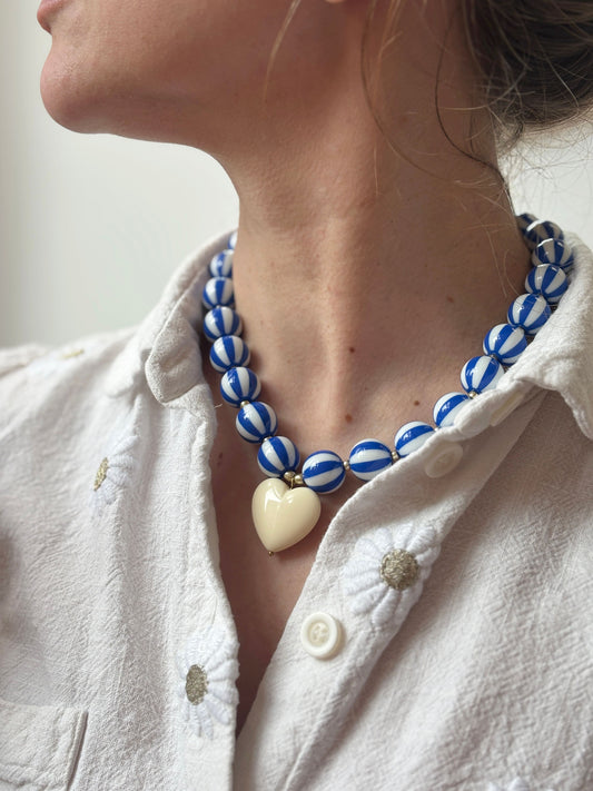 Collier rayé bleu foncé